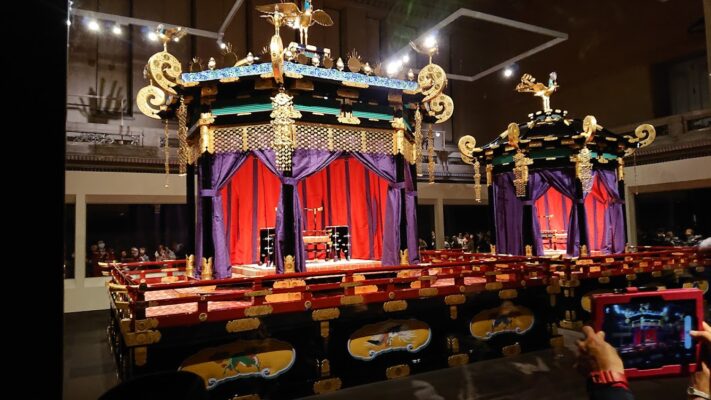 京都御所の高御座（東京国立博物館にて撮影）
